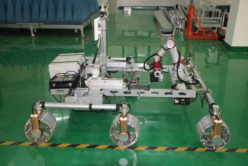 中国天眼 2225只 眼睛 迎维护机器人